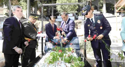 Narlıdere, 30 Ağustos'ta şehitleri unutmadı