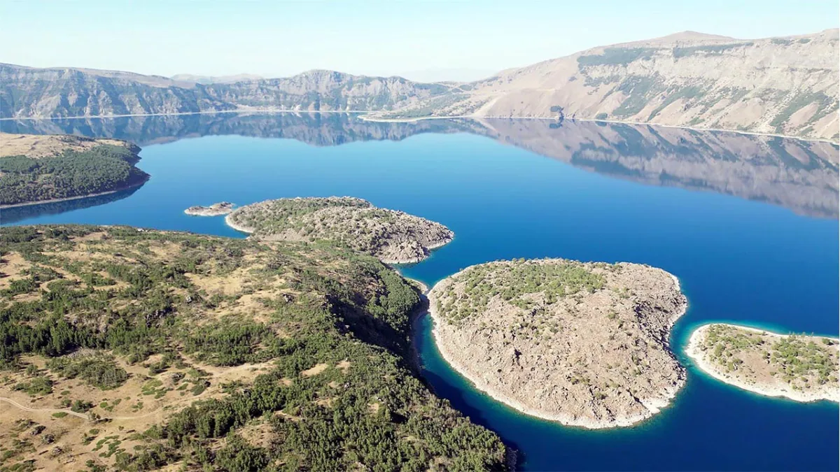 Nemrut&#039;ta ayı saldırısı alarmı: Ziyarete kapatıldı haberinin görseli