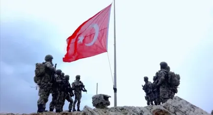 TSK’dan 30 Ağustos’a özel görsel şölen: Kara, Deniz ve Hava gücünü büyüleyici kliple gösterdi!