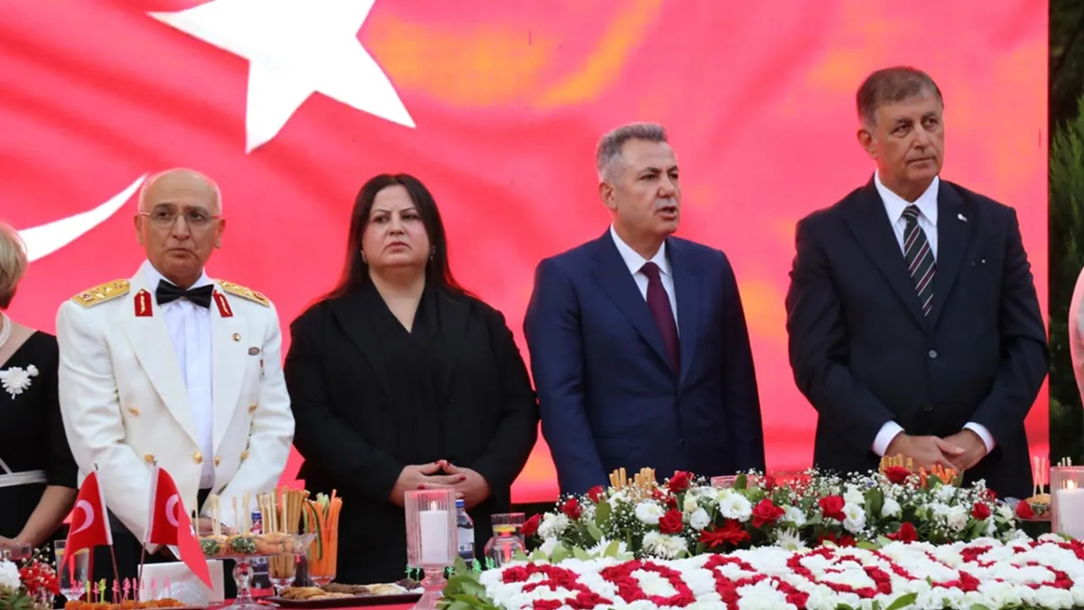 Zaferin 103. yılı İzmir’de coşkuyla kutlandı haberinin görseli