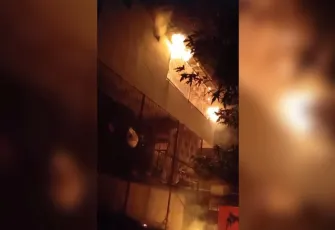 Adana'da kiracılarını döverek öldüren öğretmenin evi yandı!