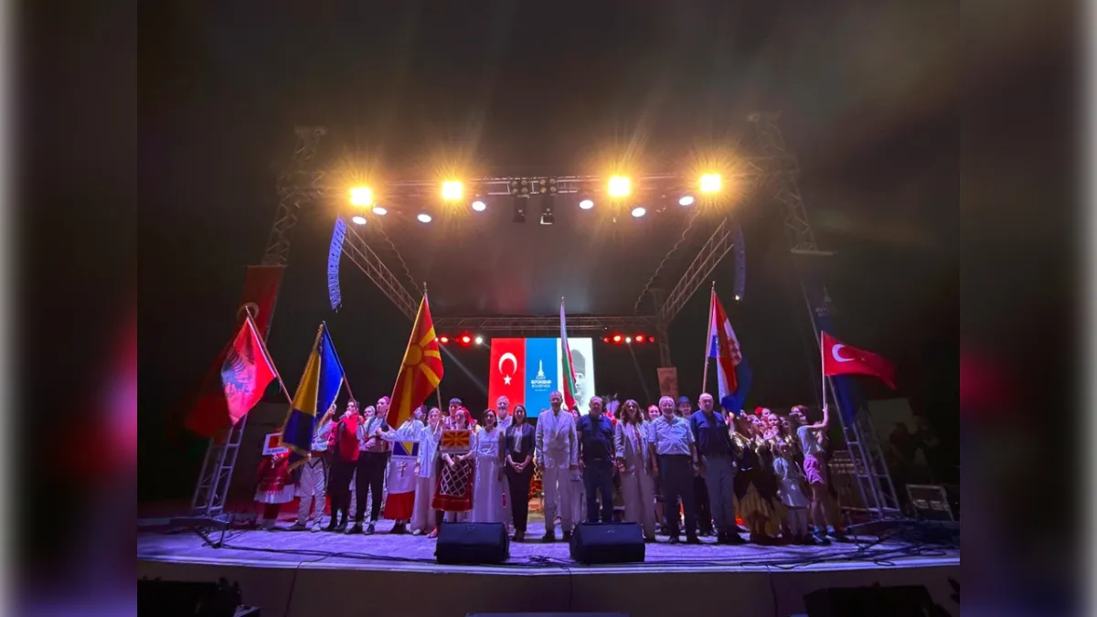 Balkan rüzgarı İzmir’den esiyor  haberinin görseli