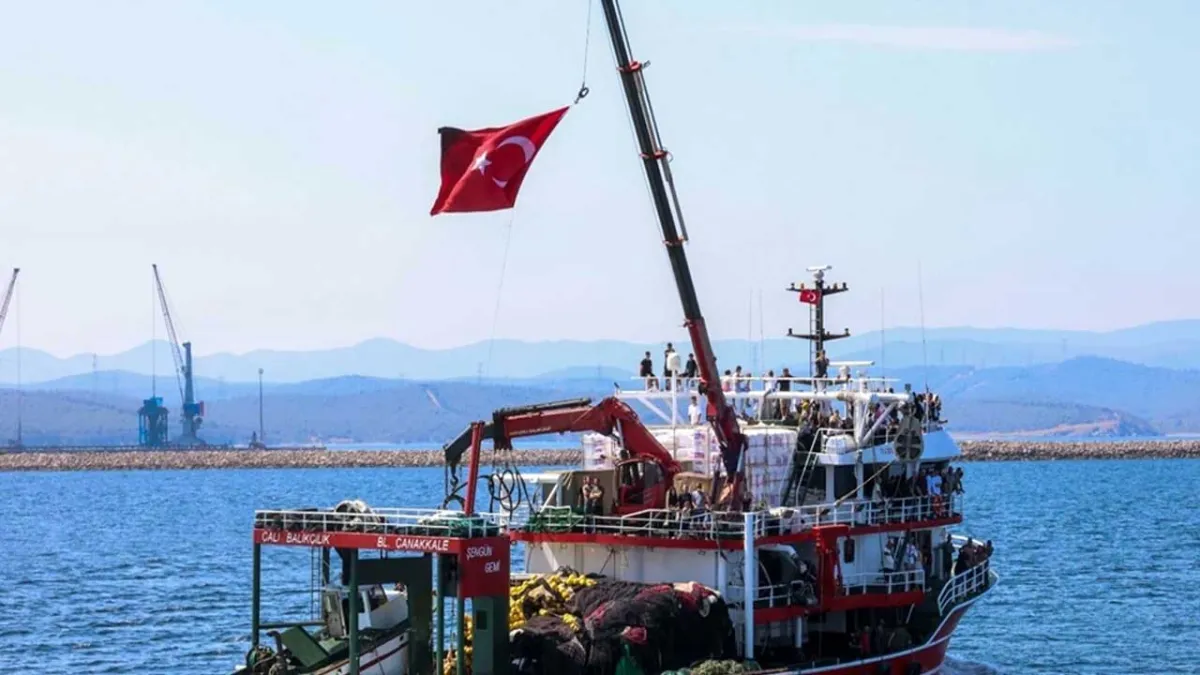 Çanakkale’de balıkçılar &#039;Vira bismillah&#039; diyerek denize açıldı haberinin görseli