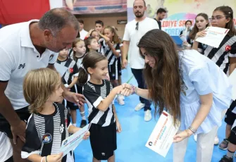 Çeşme Belediyesi Yaz Spor Okulu’nda sertifikalar sahiplerini buldu! 