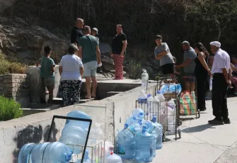 İzmir’de susuzluk isyanı: Çeşme başlarında kuyruklar oluştu