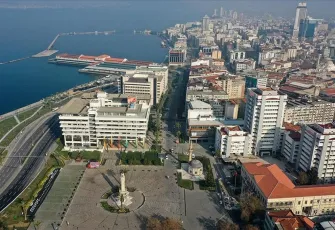İzmir’e Eylül geldi, sonbahar gelemedi