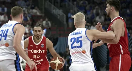 A Milli Basketbol Takımı Avrupa Şampiyonası’nda ilk ikiyi garantiledi