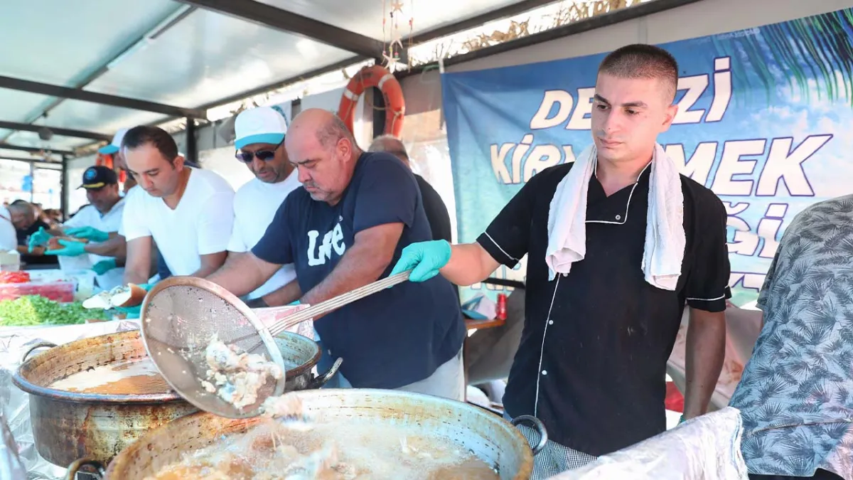 Aliağa’da sezon Balık Ekmek Festivali ile açıldı haberinin görseli