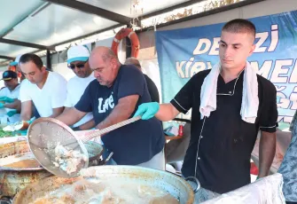 Aliağa’da sezon Balık Ekmek Festivali ile açıldı