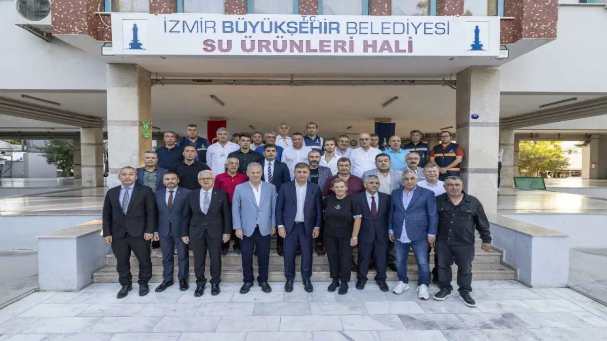 Balıkçılar ‘Vira Bismillah’ dedi: İzmir’de av sezonu açıladı haberinin görseli