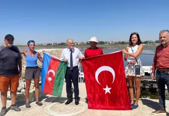 Beyşehir Gölü alarm veriyor: Türkiye-Azerbaycan sporcular 43 km’lik sup mücadelesiyle kuraklığa dikkat çekti