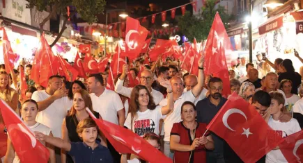Çeşme'de Zafer Bayramı coşkusu
