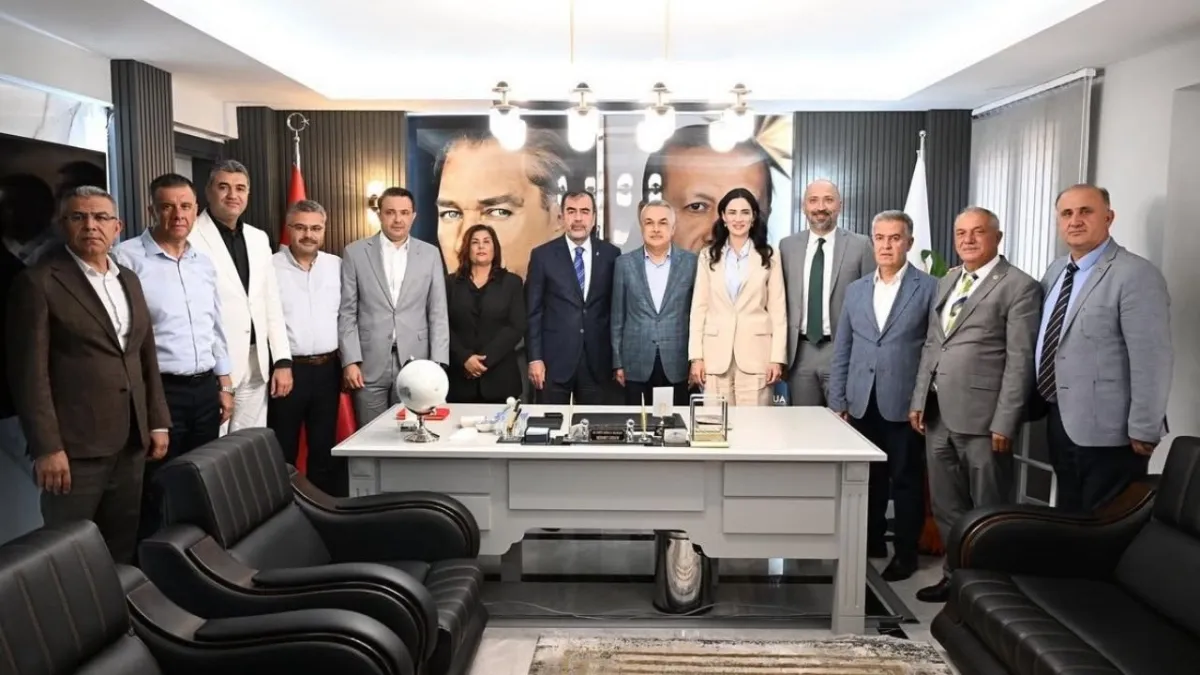 CHP’den AK Parti’ye geçen Özlem Çerçioğlu’ndan ilk ziyaret: Aydın İl Başkanlığında sıcak karşılama haberinin görseli