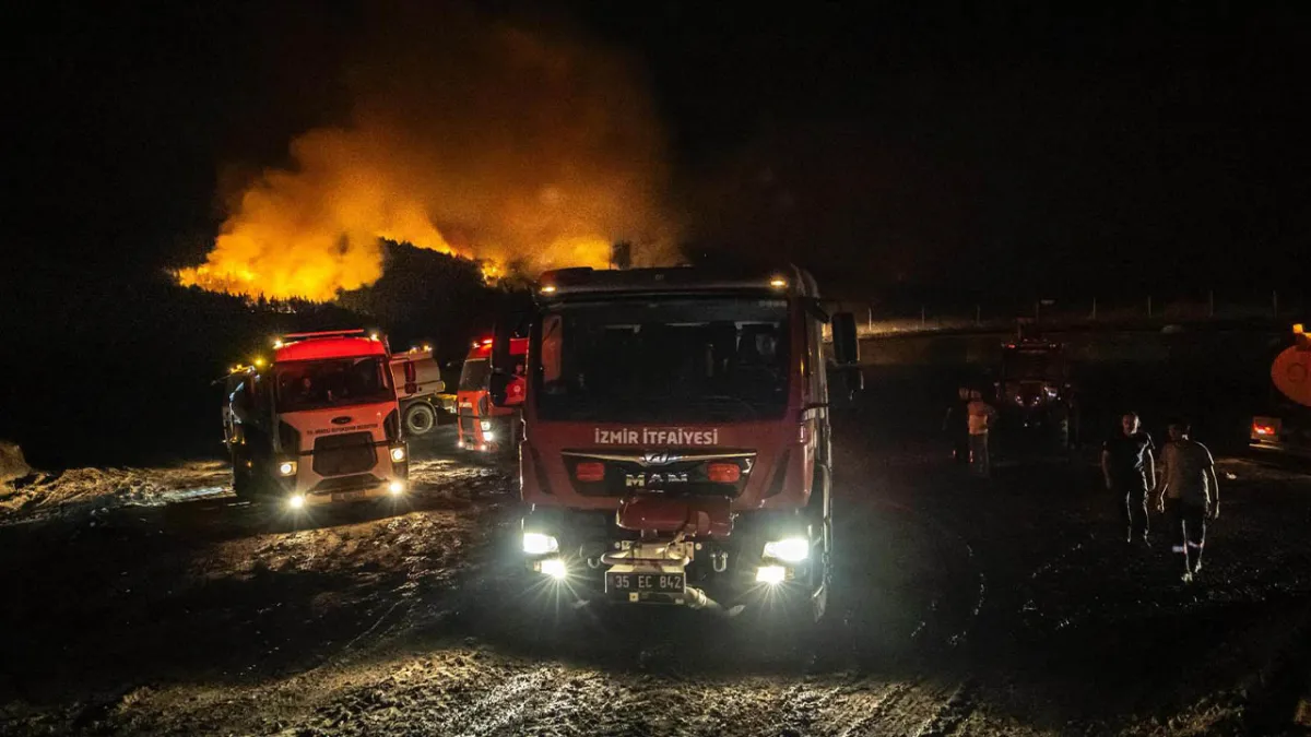 Denizli’deki orman yangınları için İzmir İtfaiyesi devreye girdi haberinin görseli