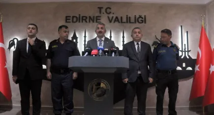 Edirne sınır kapılarında gurbetçi yoğunluğu rekor kırdı: 3 ayda 4 milyon kişi giriş-çıkış yaptı