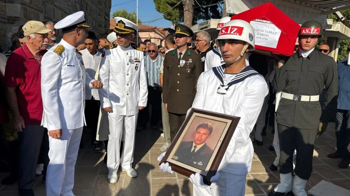 Foça’da son veda: Kardak krizi kahramanı Emekli Yarbay İz Metin toprağa verildi haberinin görseli