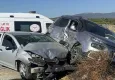 Hafif ticari araç ile otomobil çarpıştı: Çok sayıda yaralı var!