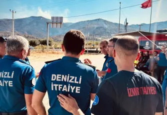 İzmir İtfaiyesi Denizli’de zorlu yangını kontrol altına aldı: Kahraman ekipler görevini tamamladı