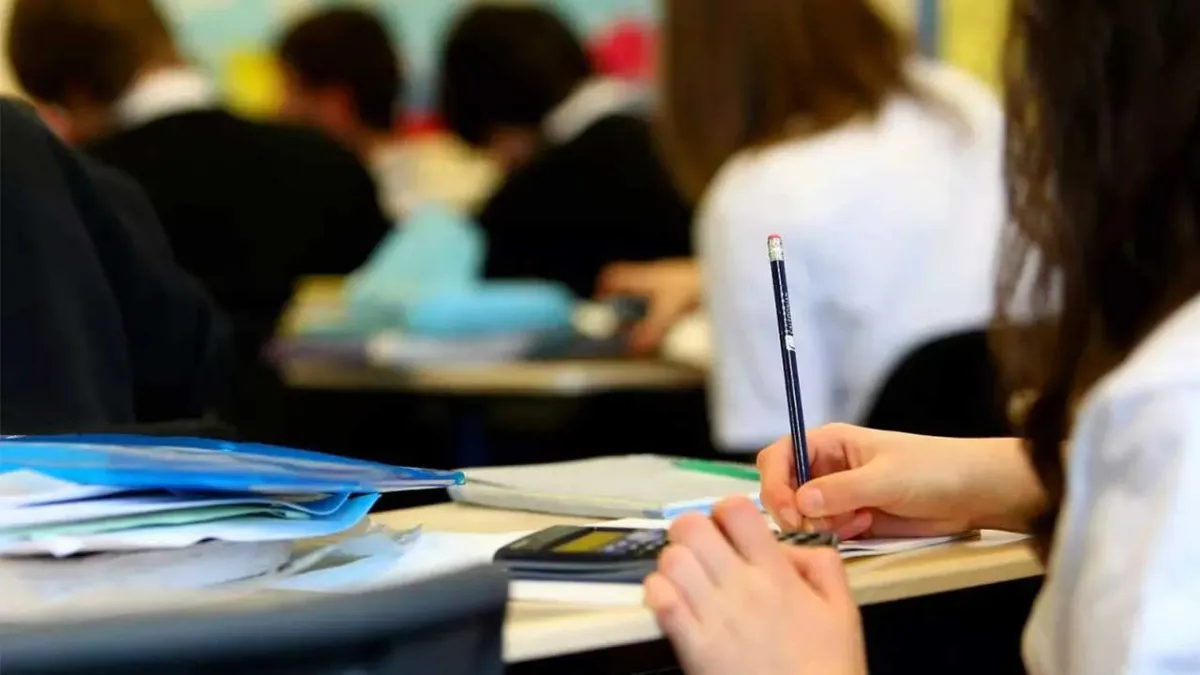 Milli Eğitim Bakanlığı’nın kız ortaokulları kararı tartışma yarattı haberinin görseli