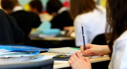 Milli Eğitim Bakanlığı’nın kız ortaokulları kararı tartışma yarattı