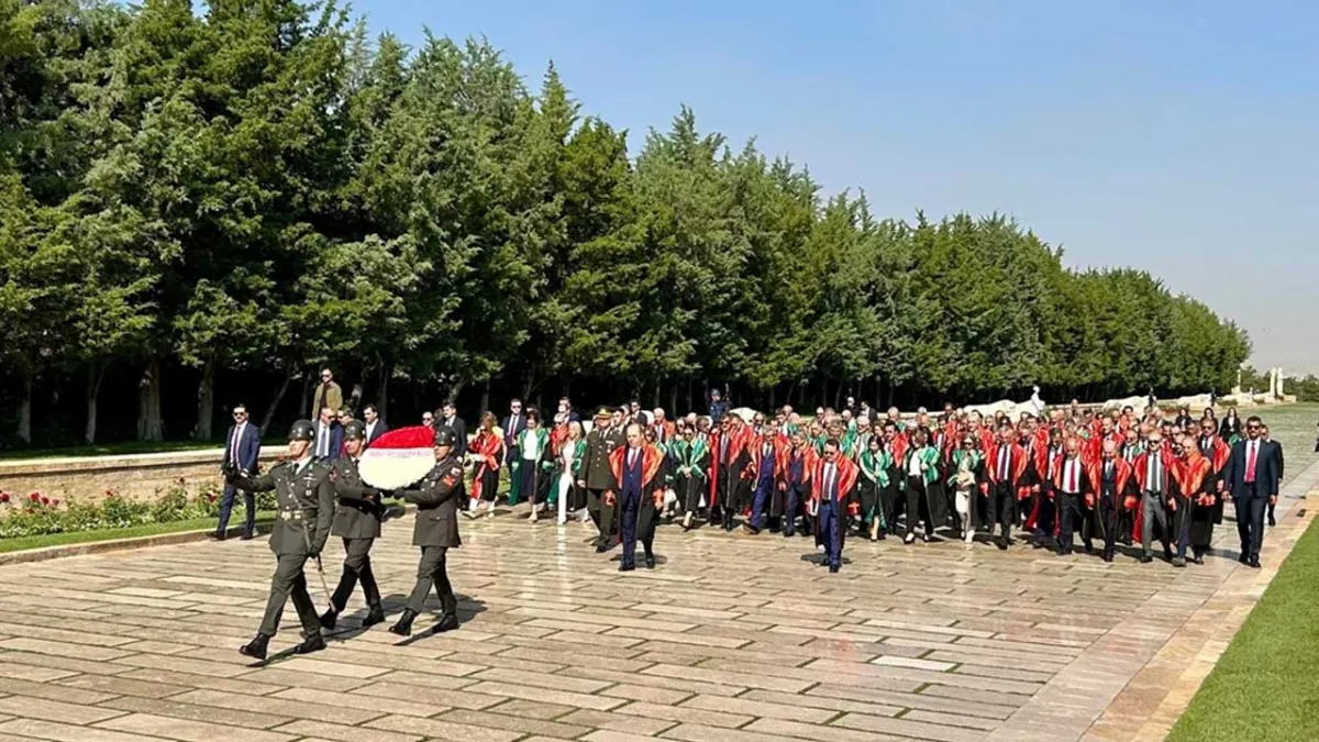 Yargıtay üyeleri Anıtkabir&#039;de haberinin görseli