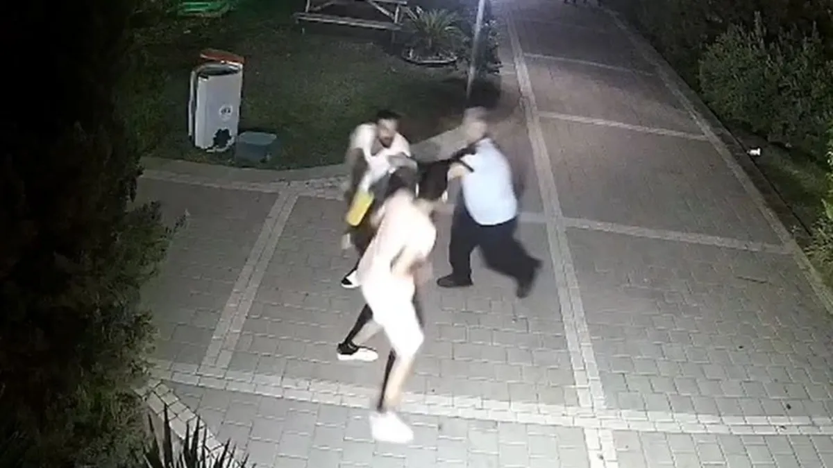 Adana’da babadan şok darp! 11 yaşındaki çocuğun kavgasına baba müdahalesi kamerada haberinin görseli