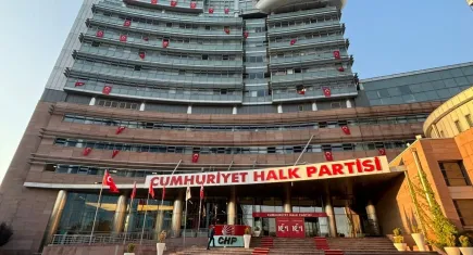 CHP İstanbul’da sarsıntı: İl yönetimi görevden uzaklaştırıldı, MYK acil toplandı