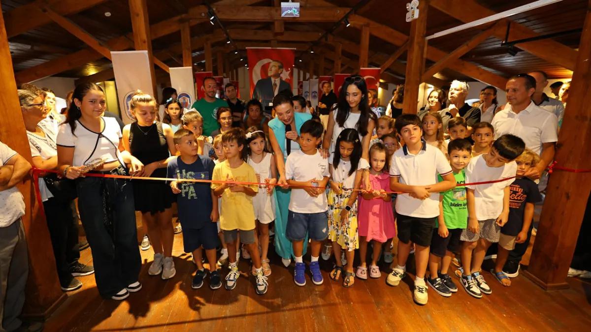 Efes Selçuklu çocuklar, barışı sanatla anlatıyor haberinin görseli