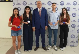 Ege Üniversitesi’nde kayıt heyecanı: Rektör Prof. Dr. Budak yeni Egelilerle buluştu