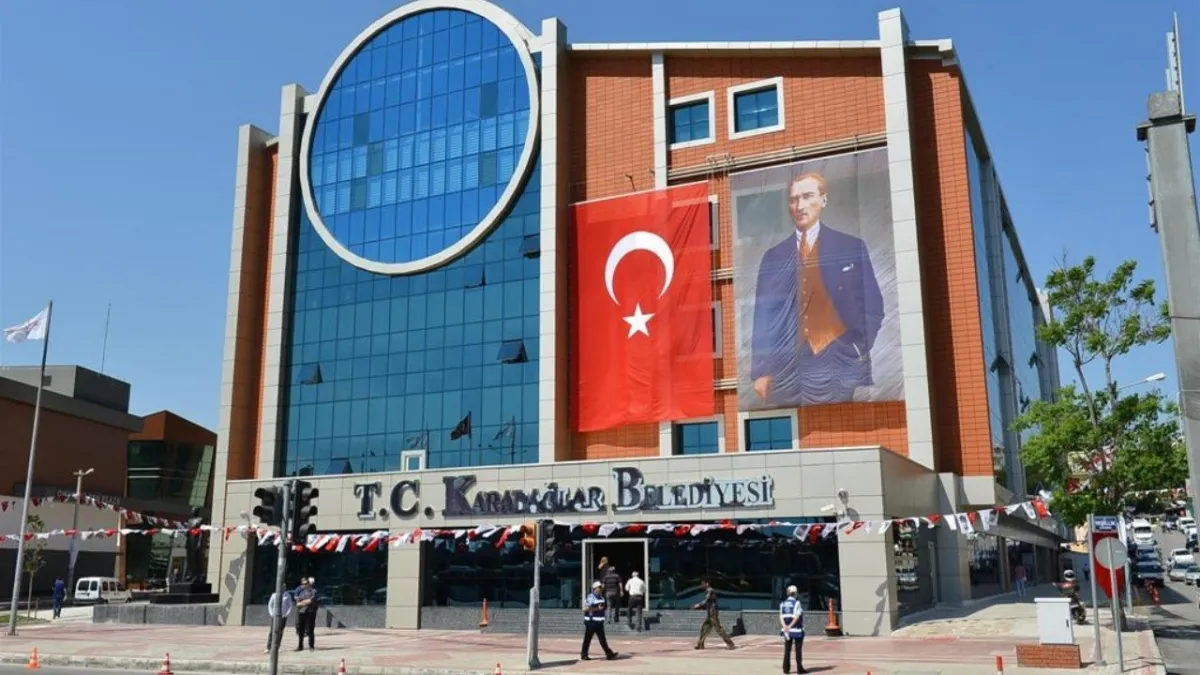 Karabağlar Belediyesi ertelenen meclis hakkında açıklama yaptı haberinin görseli