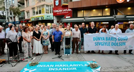 Konak'ta Dünya Barış Günü’nde demokrasi ve adalet vurgusu