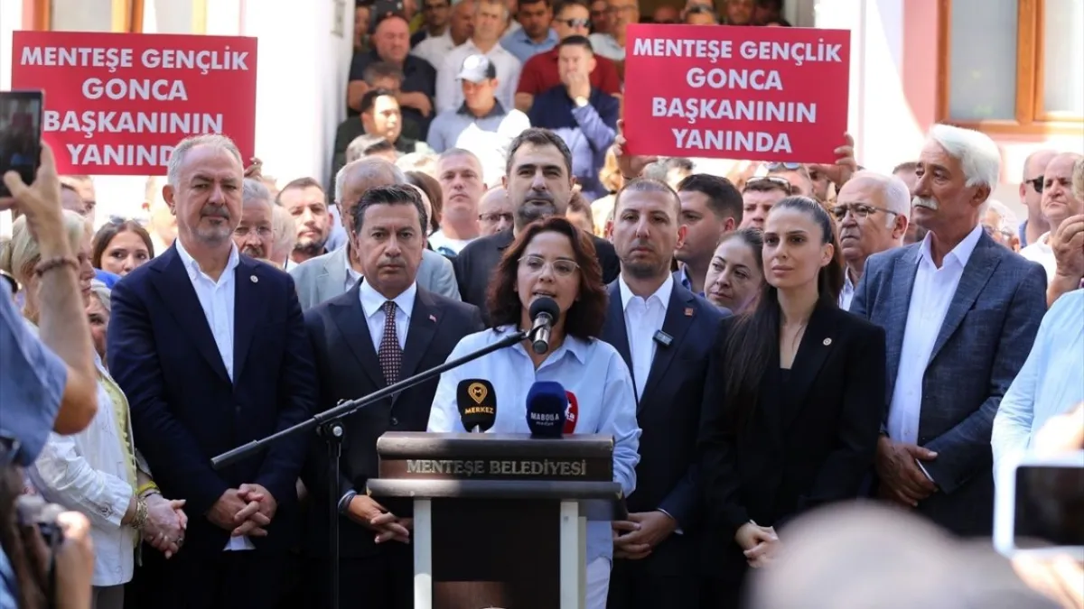 Muğla’da Menteşe Belediye Başkanı Aras’ın ailesine molotof saldırısı: 2 genç tutuklandı haberinin görseli