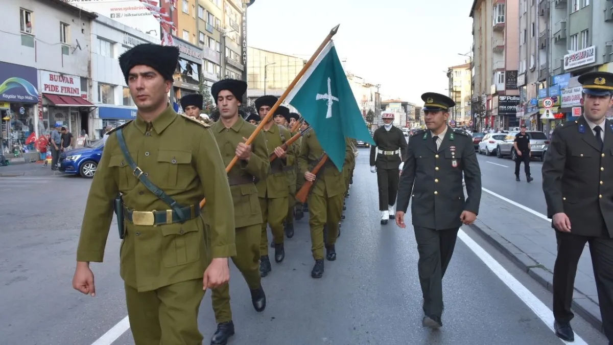Sivas’ta 106 Yıl Sonra Atatürk’ün tarihi karşılaması canlandırıldı: Coşku sokaklara taştı haberinin görseli