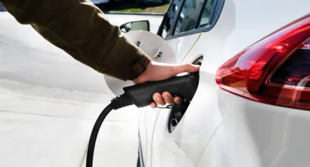 Türkiye’de elektrikli araç sayısı 292 bine ulaştı: TOGG’un yeni modelleri yolları dönüştürecek
