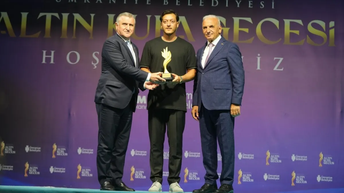 Ümraniye’de görkemli “Altın Kupa Gecesi”: Mesut Özil’e ‘Yılın Spor İnsanı’ ödülü haberinin görseli