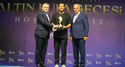 Ümraniye’de görkemli “Altın Kupa Gecesi”: Mesut Özil’e ‘Yılın Spor İnsanı’ ödülü