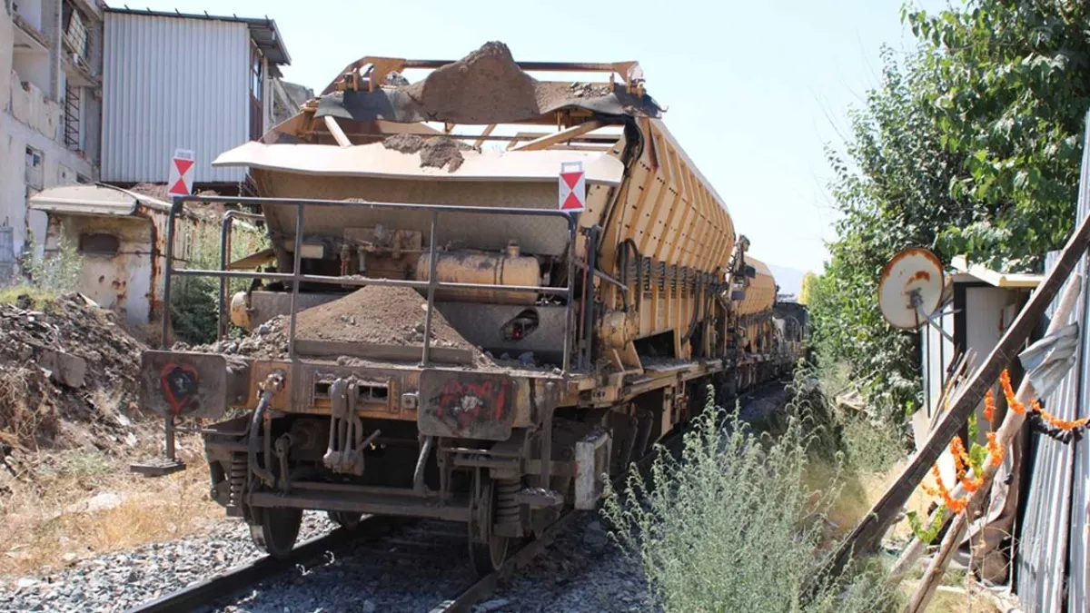 Yük treni yayaya çarptı: 1 kişi hayatını kaybetti! haberinin görseli