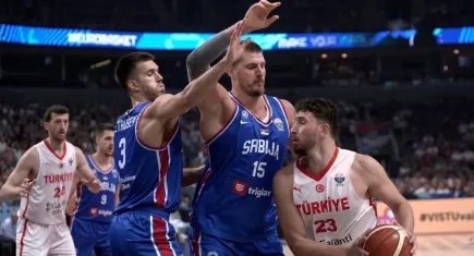 A Milli Takım EuroBasket’te fırtına gibi: 5’te 5 yapıp lider tamamladı, İsveç ile eşleşti!