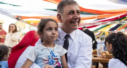 Başkan Tugay, İEF’te , Dayanışma Noktalarından gelen çocuklarla buluştu