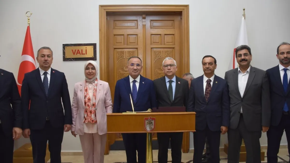 Bekir Bozdağ’dan Sivas’ta dikkat çeken mesaj: “Türkiye’nin geleceği o salonda yazıldı” haberinin görseli