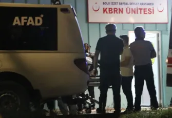 Bolu’da şok olay: Yabancı plakalı araçtan şüpheli madde çıktı, 9 polis zehirlendi!