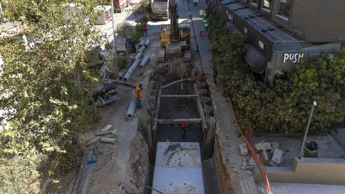 Buca’da 400 milyon liralık altyapı seferberliği: Su taşkınları tarihe karışıyor haberinin görseli