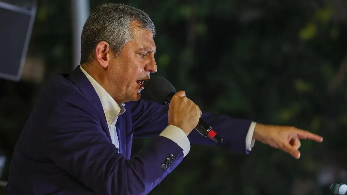 CHP’den Zeytinburnu çıkarması: Kayyum kararı ve İmamoğlu’nun cezaevinden mesajı mitinge damga vurdu haberinin görseli