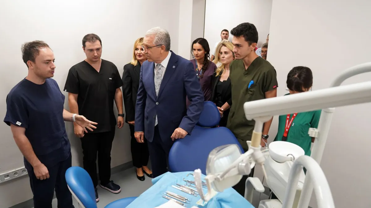 EÜ Diş Hekimliği Fakültesi’nden yaşlı ve engelli dostu sağlık hizmeti haberinin görseli