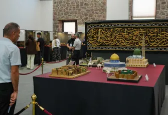 İzmir’de “Mukaddes Emanetler” sergisi ziyarete açıldı