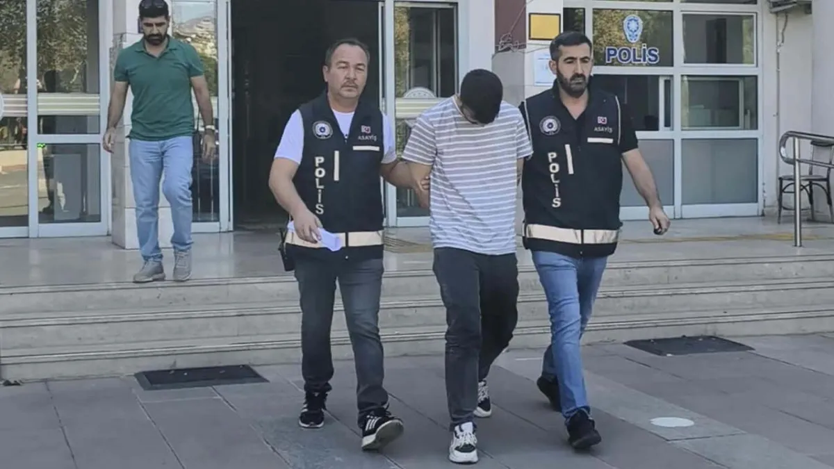 Kendisini polis olarak tanıttı, yaşlı çifti 5 milyon TL dolandırdı  haberinin görseli
