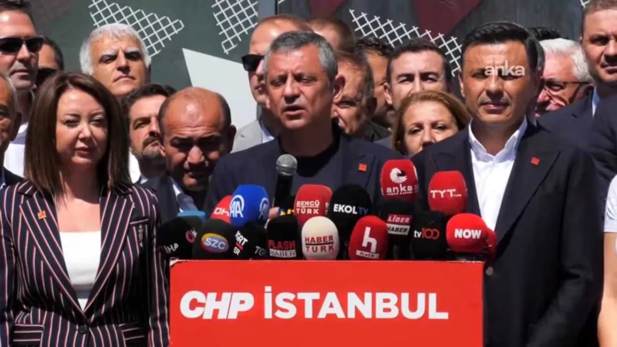 Özgür Özel: Bizim il başkanımız Özgür Çelik&#039;tir öyle de kalacak haberinin görseli