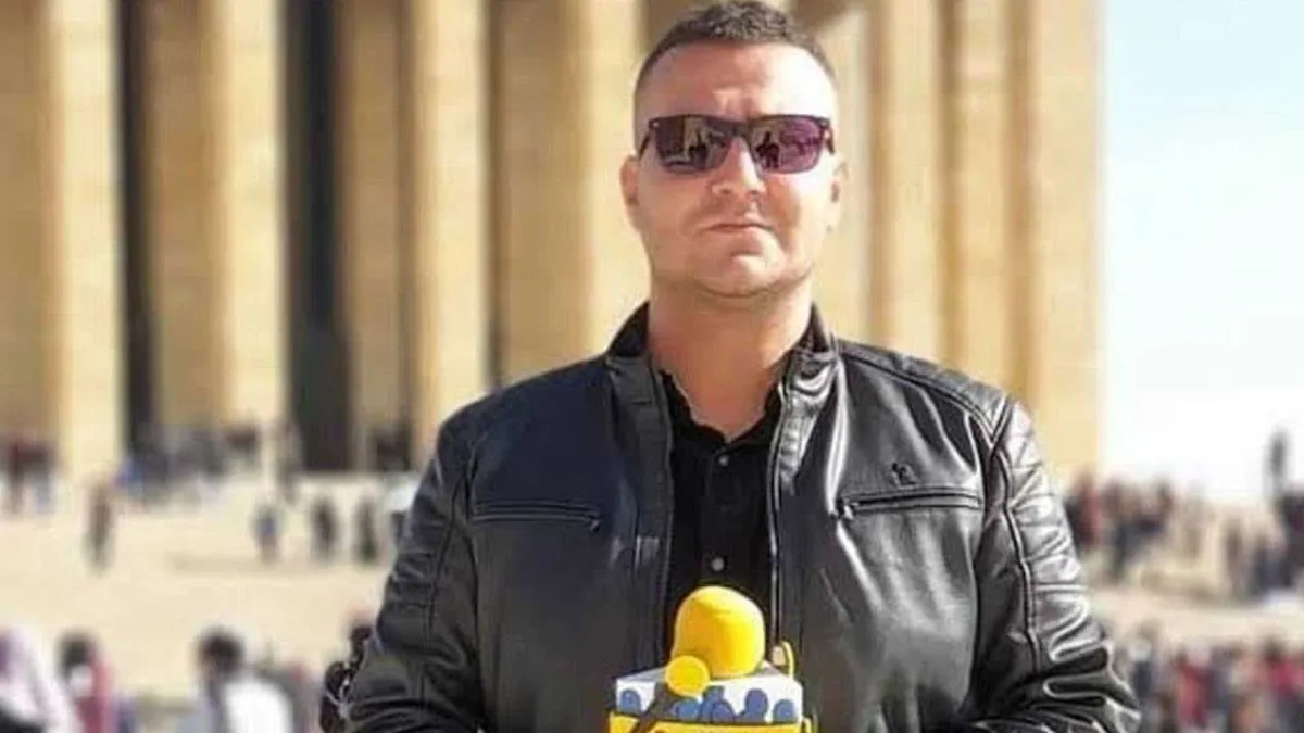 Sarı Mikrofon&#039;un sahibi sokak röportajcısı gözaltına alındı haberinin görseli