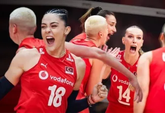 A Milli Kadın Voleybol Takımı, ABD'yi 3-1 yenerek yarı finale yükseldi!