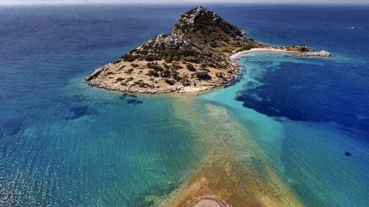 Datçalıların her fırsatta kaçtığı o nokta; Perili Köşk Plajı!  haberinin görseli